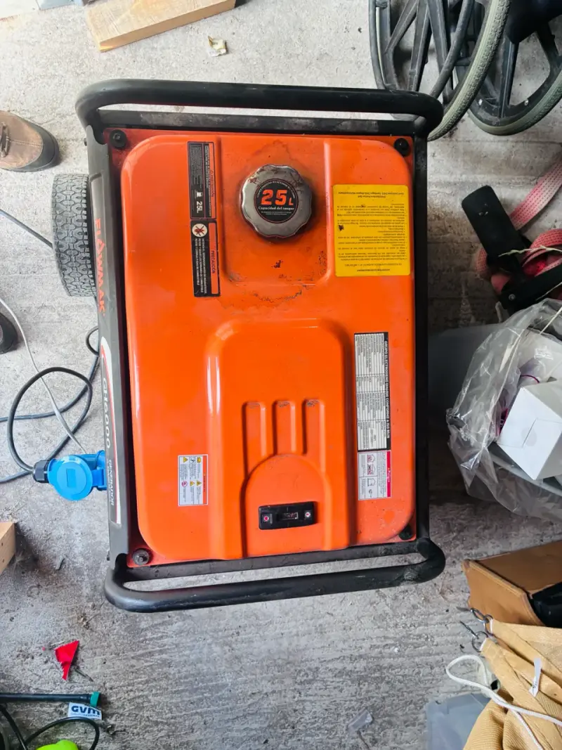 Generador eléctrico 25L naranja