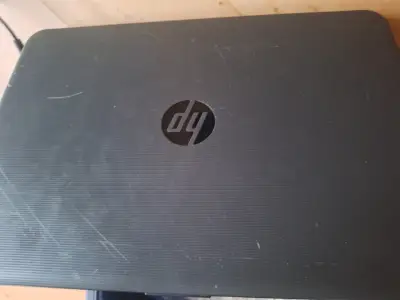 Laptop HP con detalles - miniatura 1