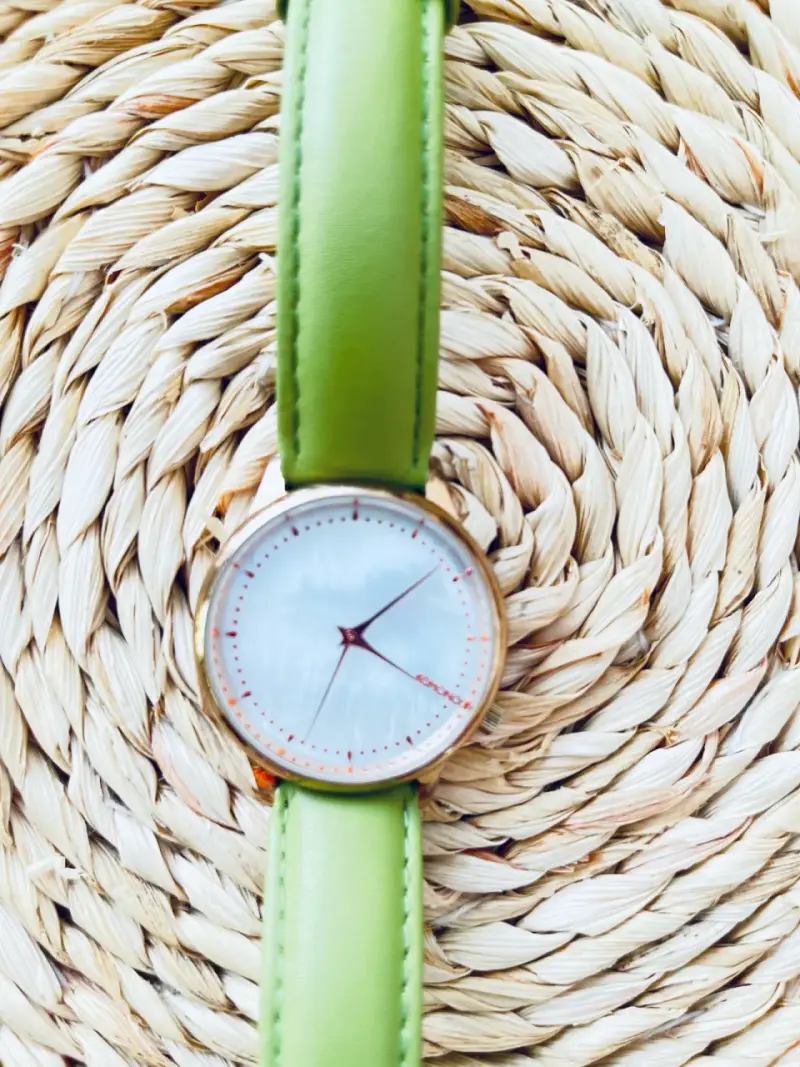 Reloj con correa verde KOMONO