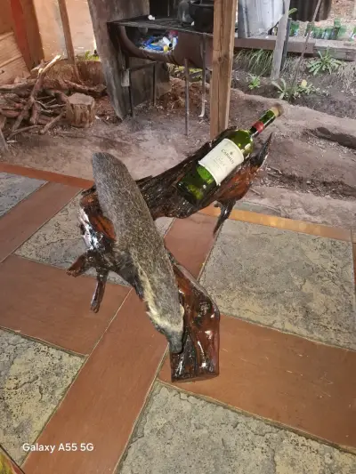 Soporte de vino artesanal en madera - miniatura 1