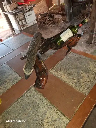 Soporte de vino artesanal en madera - miniatura 2