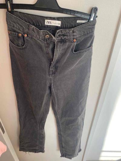 Jeans Zara negros deshilachados - miniatura 2
