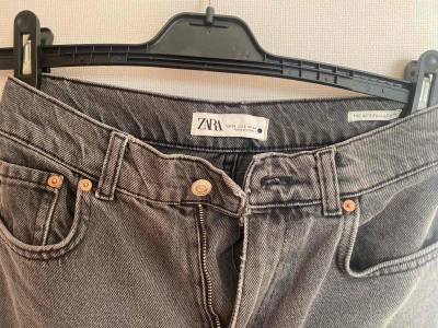 Jeans Zara negros deshilachados - miniatura 3