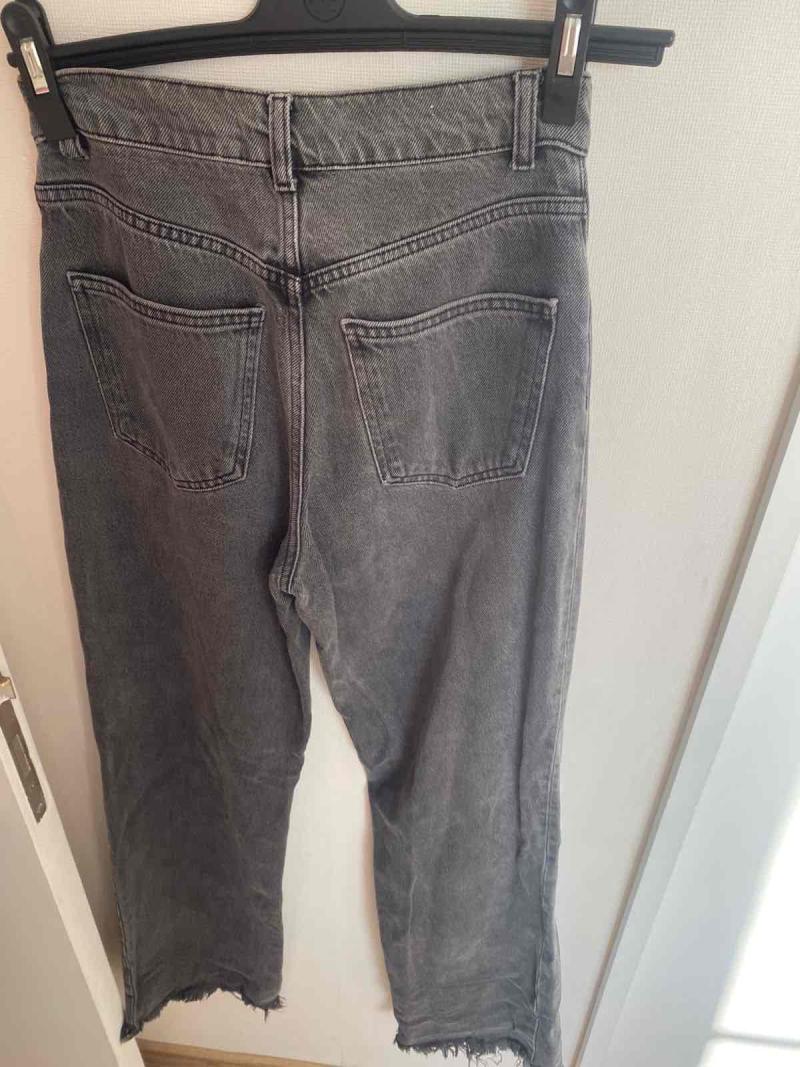 Jeans Zara negros deshilachados - 4