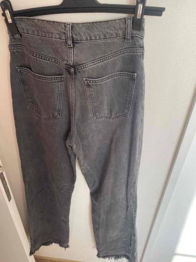 Jeans Zara negros deshilachados - miniatura 4