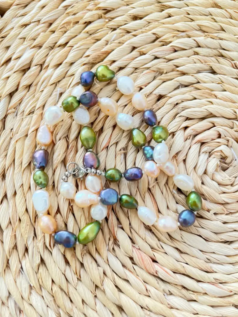 Collar de perlas multicolor