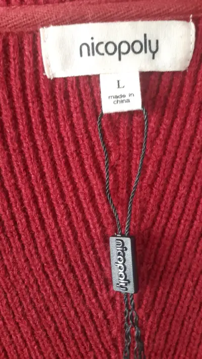Sweater rojo cuello alto - miniatura 2