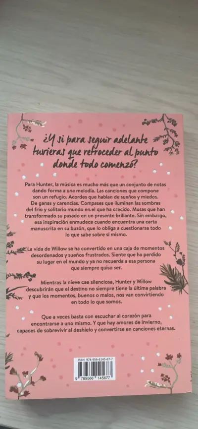 Libro 'Lo que la nieve susurra al caer' - miniatura 2