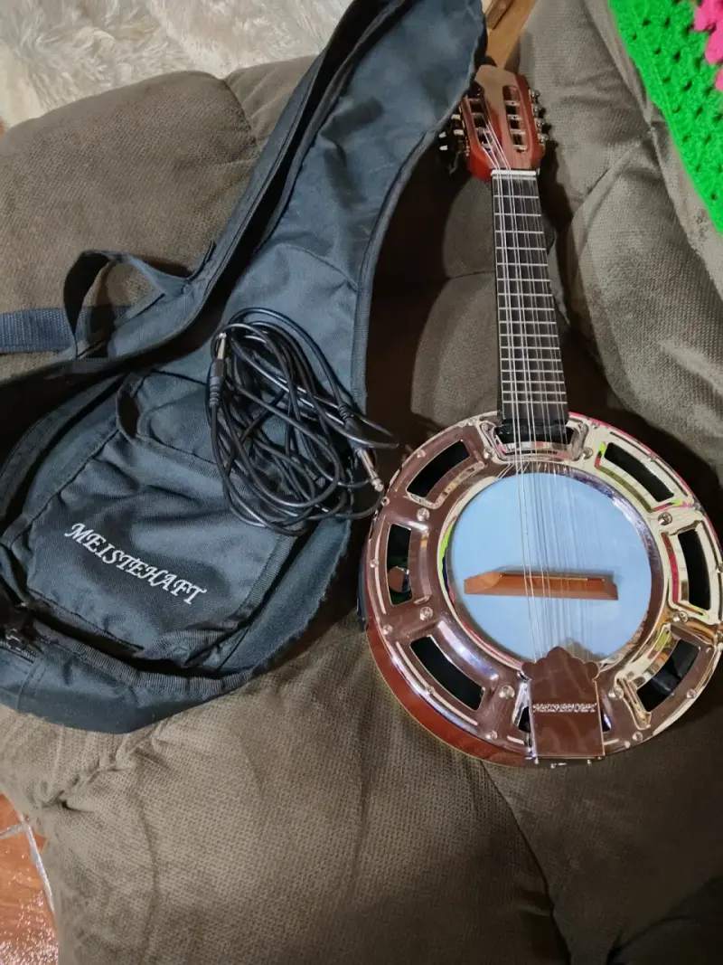 Banjo con funda y cable