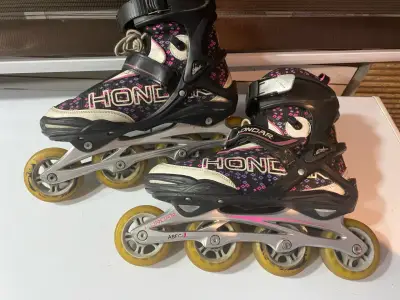 Patines roller negros con patrón floral - miniatura 5