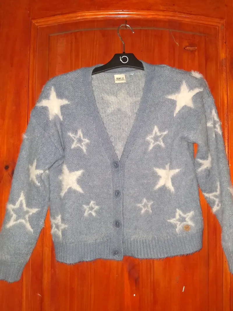 Cardigan azul con estrellas