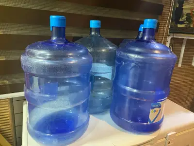 Bidones de agua grandes usados - miniatura 1