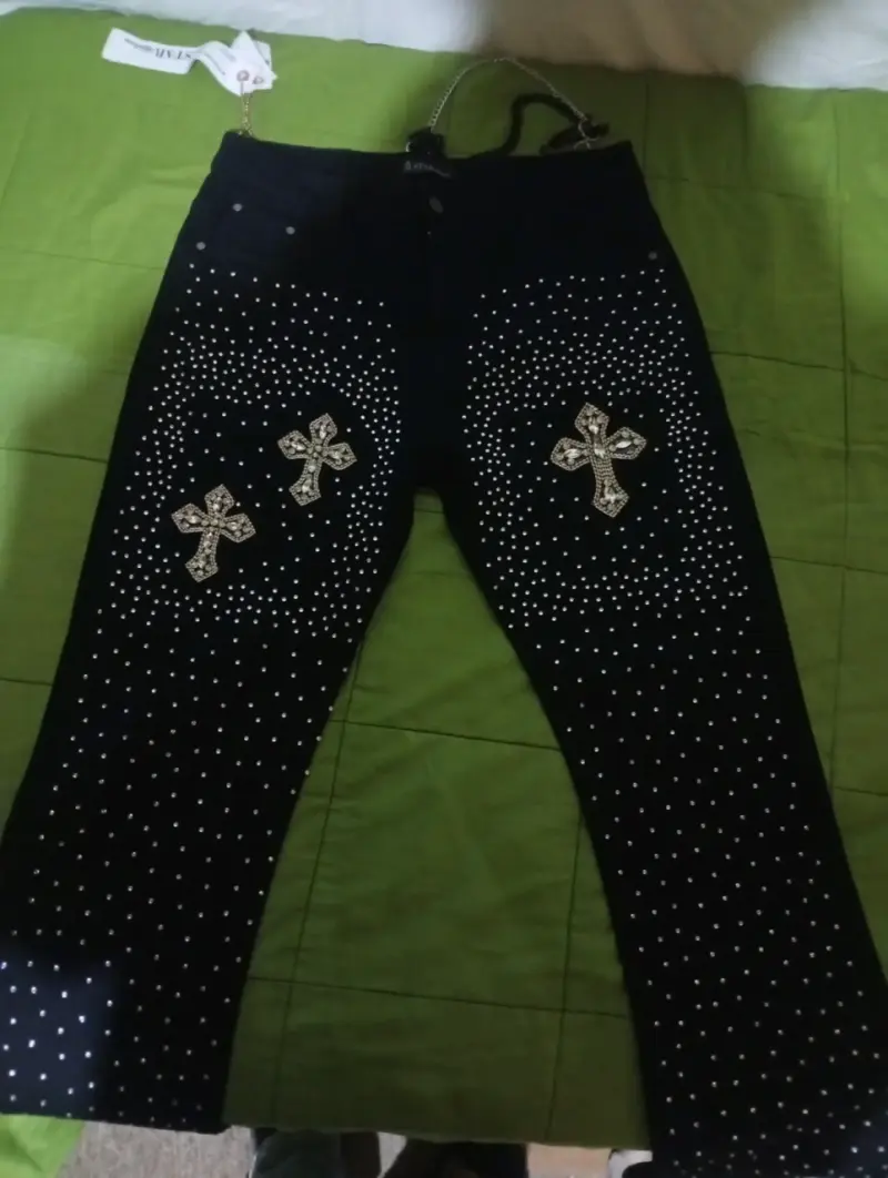 Jeans negros con cruces brillantes - 5