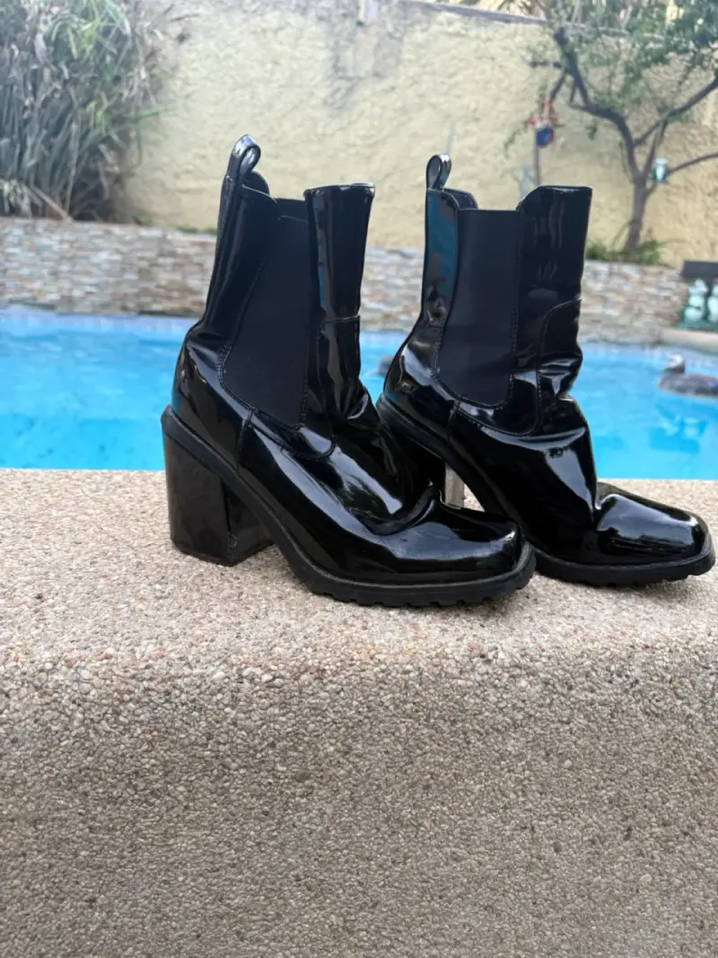 Botines negros charol con tacón