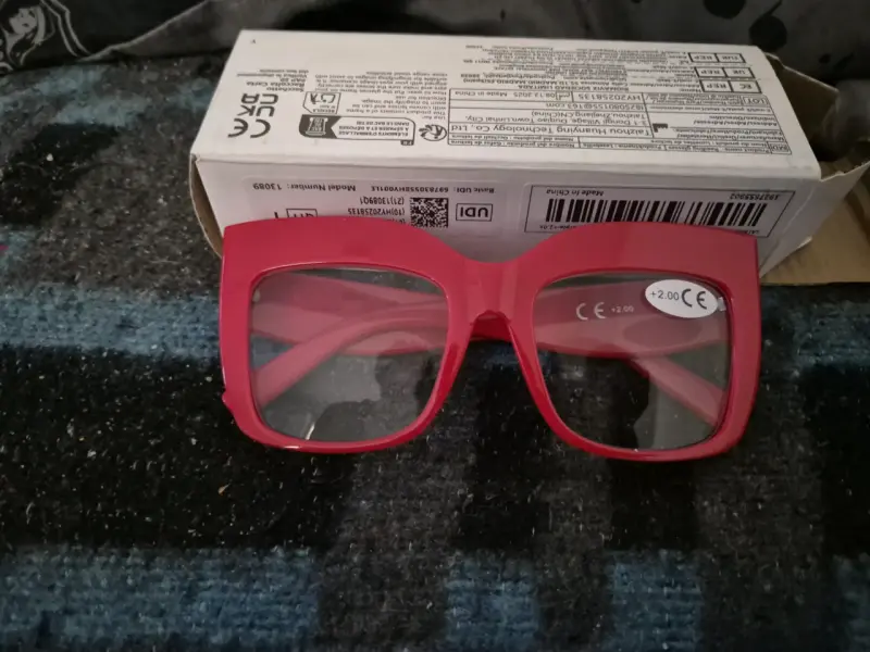 Lentes de lectura rojos +2.00