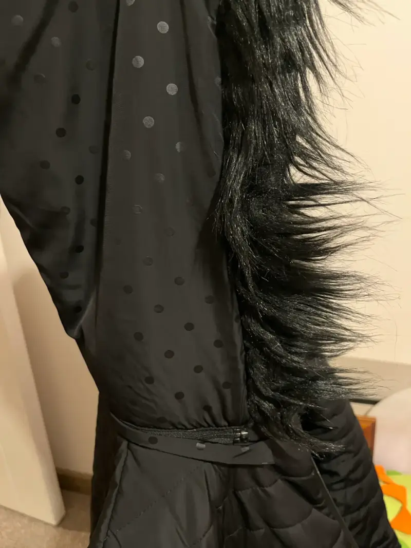 Chaqueta  negro con diseño de puntos IO - 2