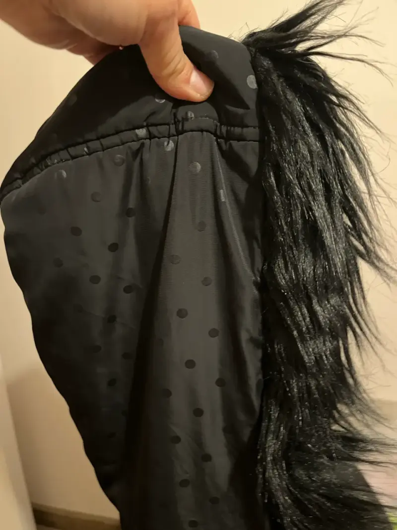 Chaqueta  negro con diseño de puntos IO - 5