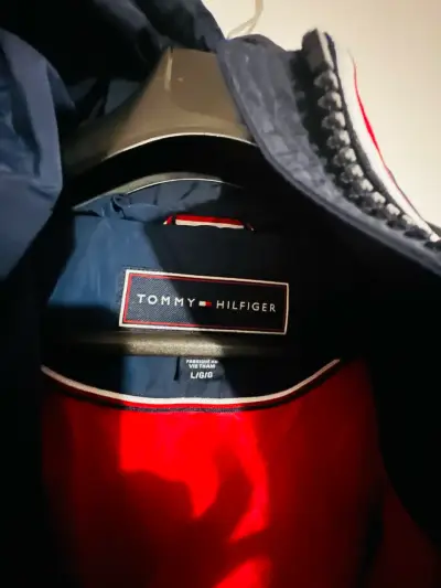 Chaqueta azul con capucha Marca TOMMY HILFIGER - miniatura 2