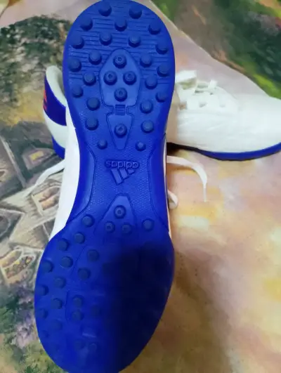 Zapatillas deportivas blancas y azules - miniatura 2