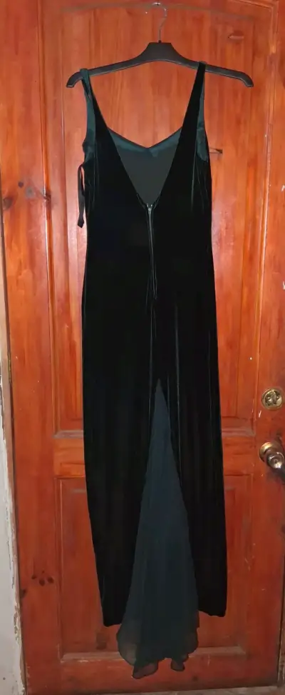 Vestido de terciopelo verde - miniatura 4