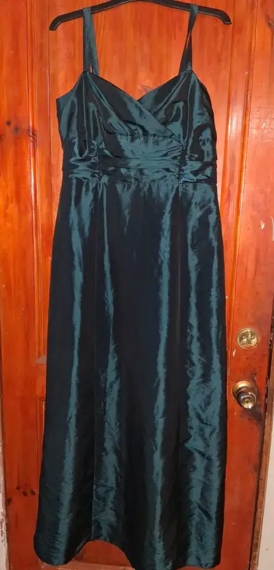Vestido largo satinado verde - miniatura 1