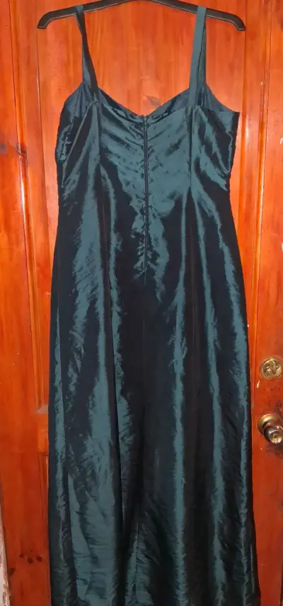 Vestido largo satinado verde - miniatura 2