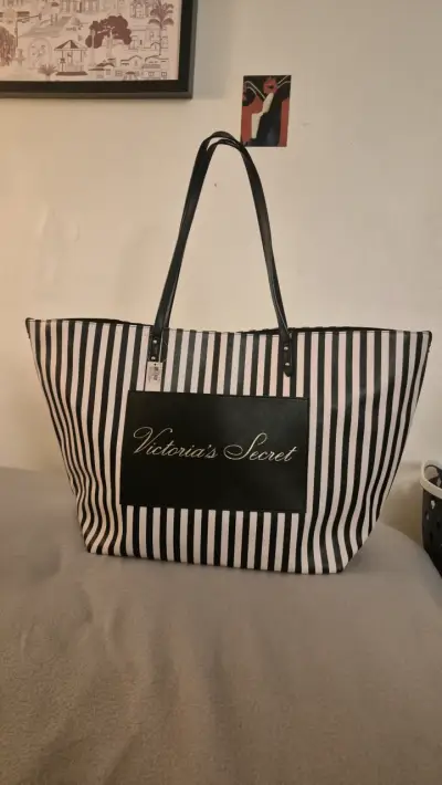 Bolso rayado Victoria's Secret - miniatura 1