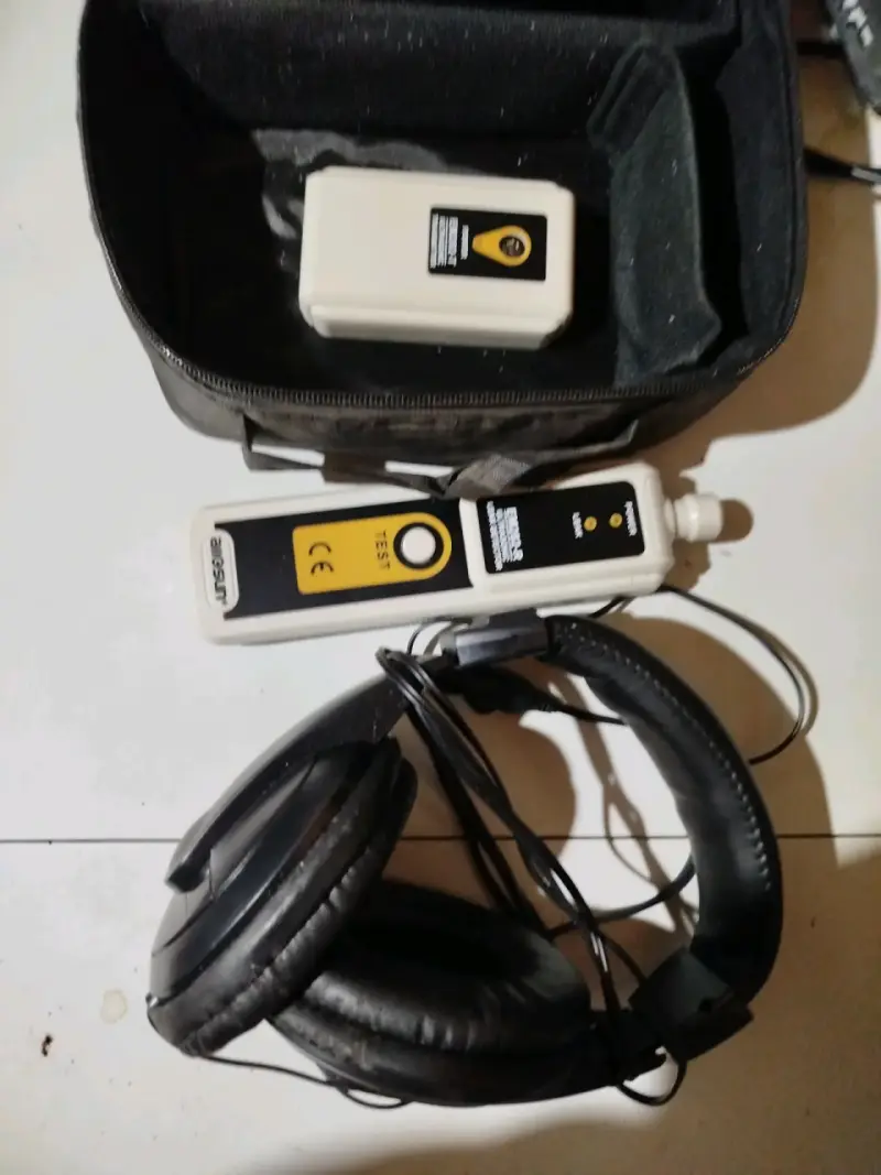 Detector de gas y audífonos