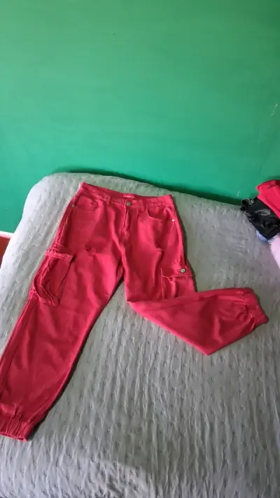 Pantalones cargo rojos - miniatura 2