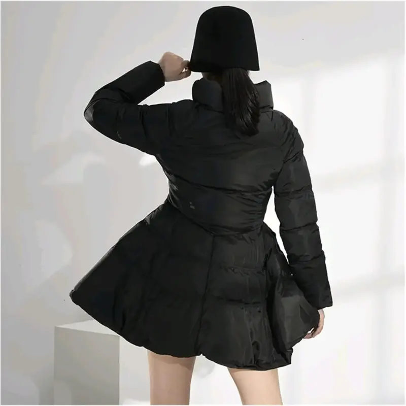 Chaqueta hinchada negra con capucha - 3