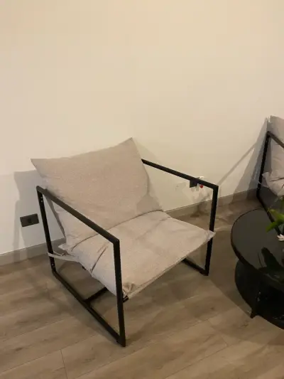 Sillón moderno beige metal - miniatura 1
