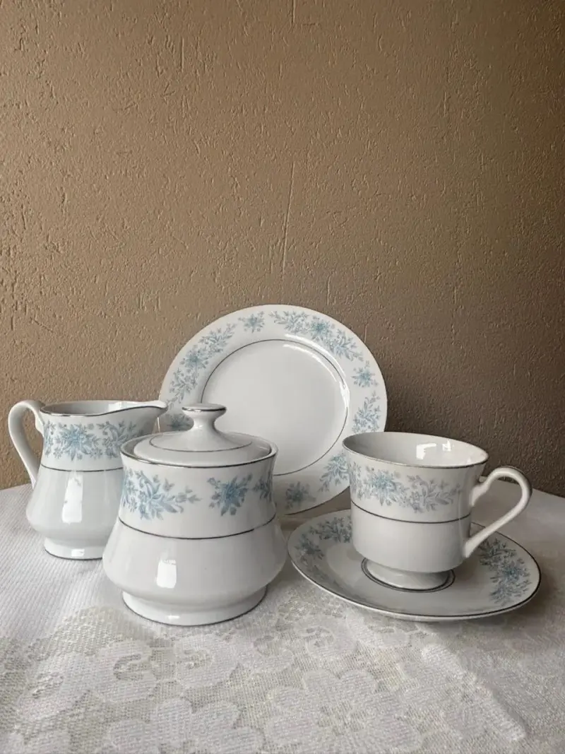 Set de té de porcelana floral - 1
