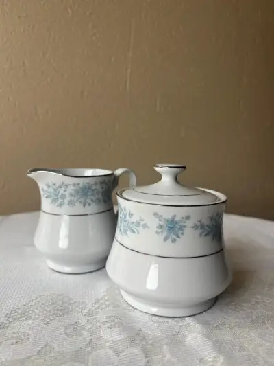 Set de té de porcelana floral - miniatura 2