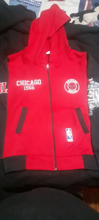 Polerón Chicago Bulls rojo y negro - miniatura 1