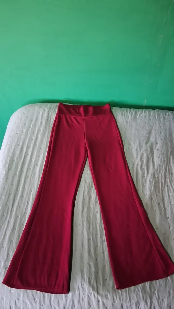 Pantalones rojos acampanados - 2