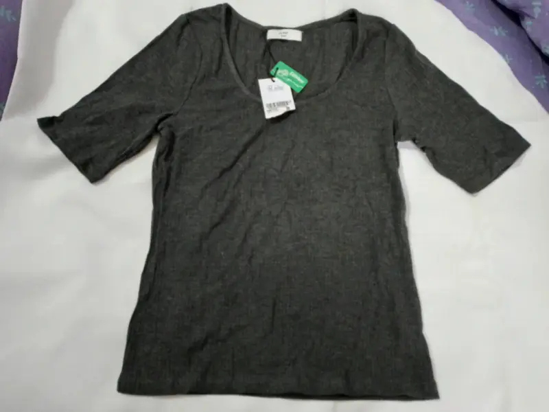 Polera gris manga corta nueva - 1