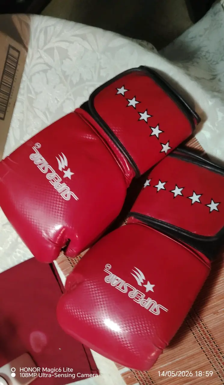 Casco protector Everlast negro mas guantes boxeo - 2