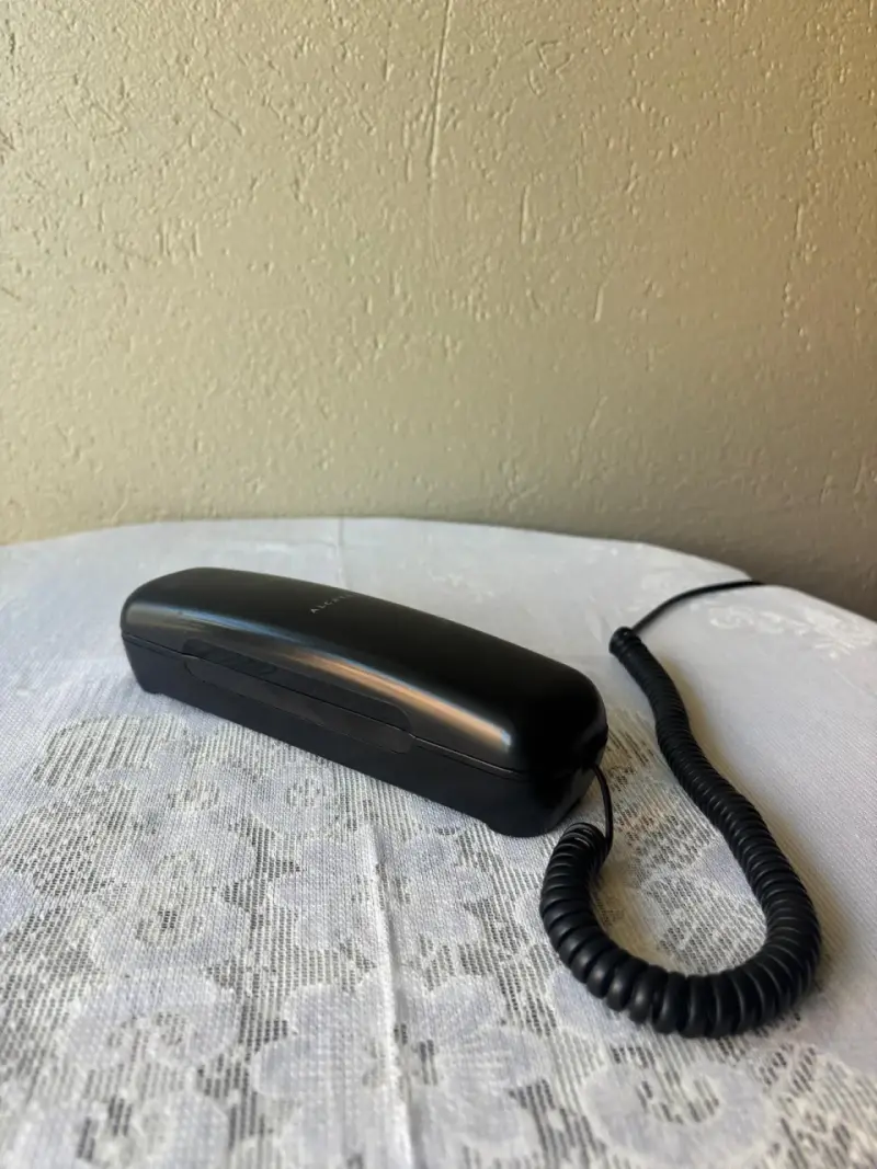 Teléfono fijo negro