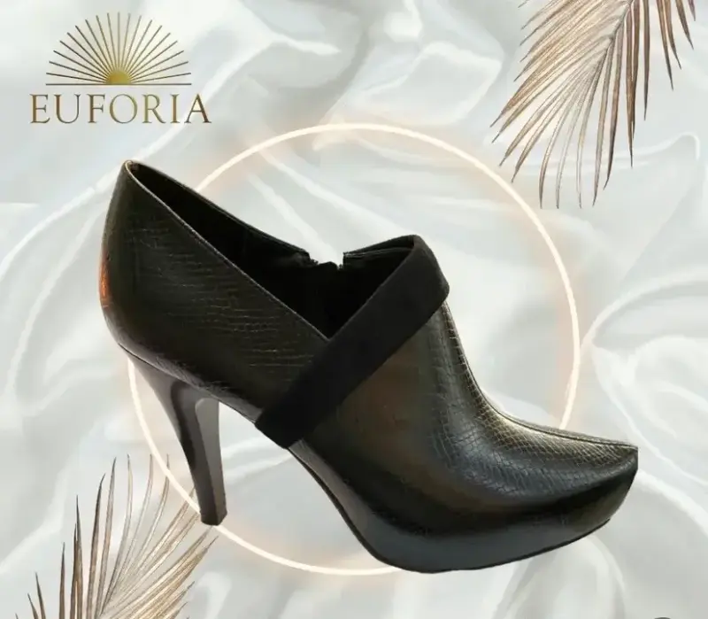 Zapato de tacón negro elegante - 1