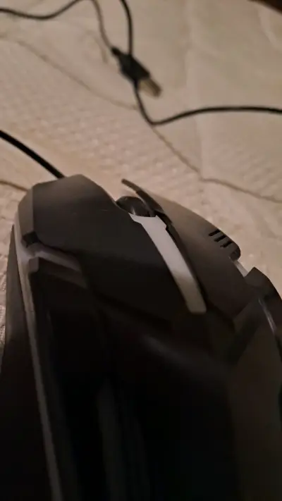 Mouse gaming negro ergonómico - miniatura 3