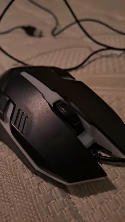 Mouse gaming negro ergonómico - miniatura 4