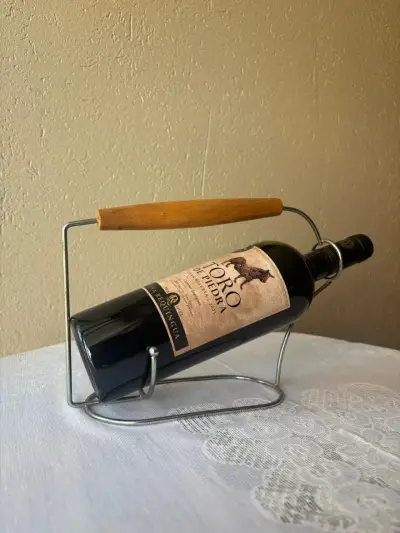 Porta botellas de metal - miniatura 1