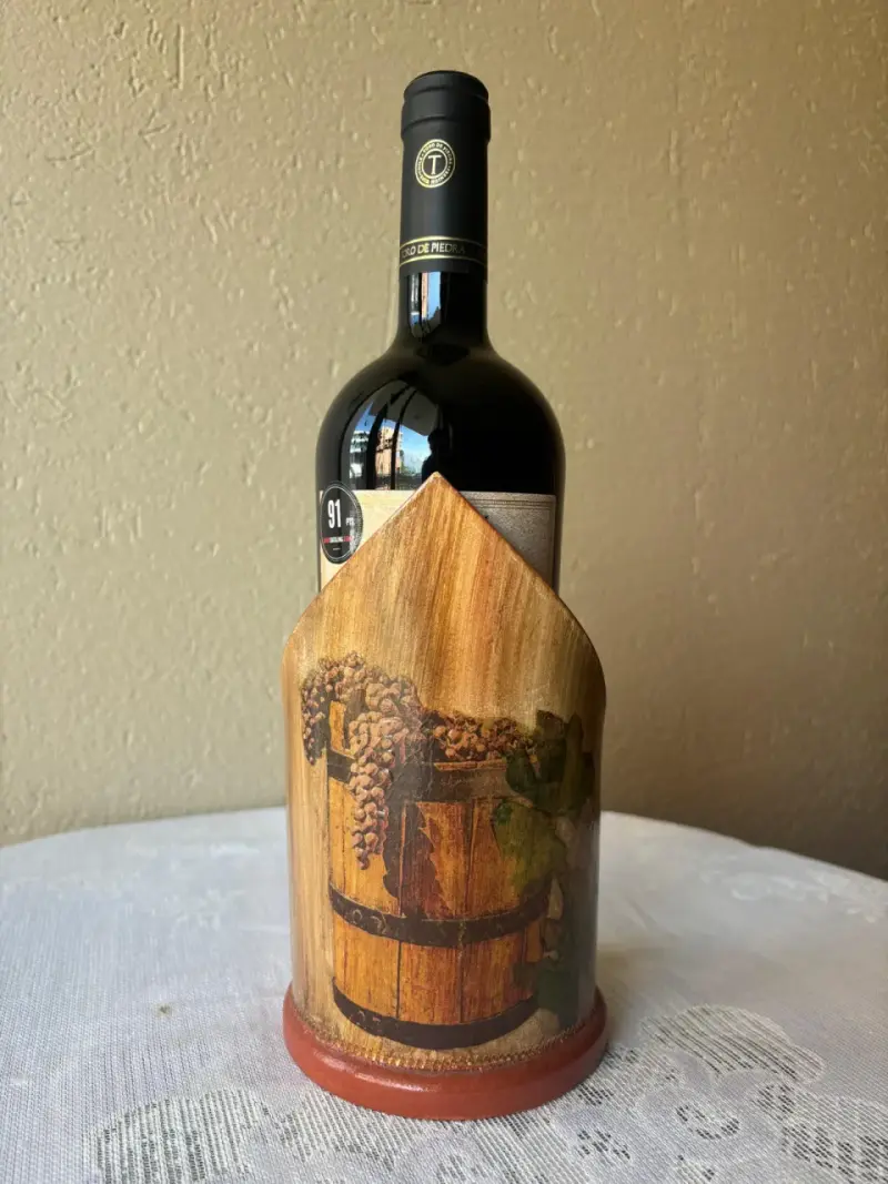 Porta botella de madera - 2