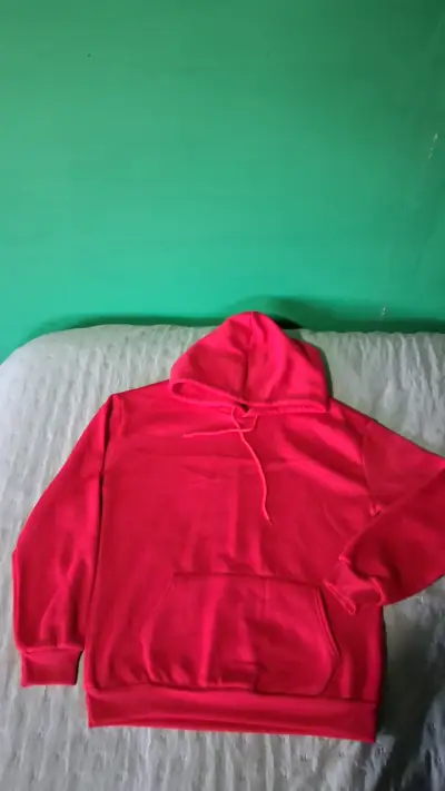 Polerón con capucha rojo - miniatura 2