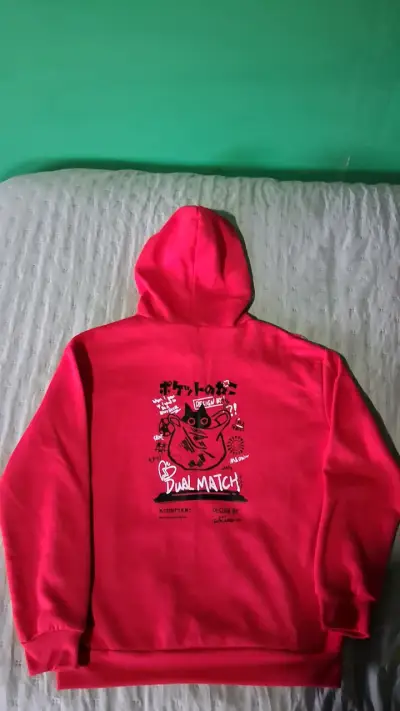 Polerón con capucha rojo - miniatura 3