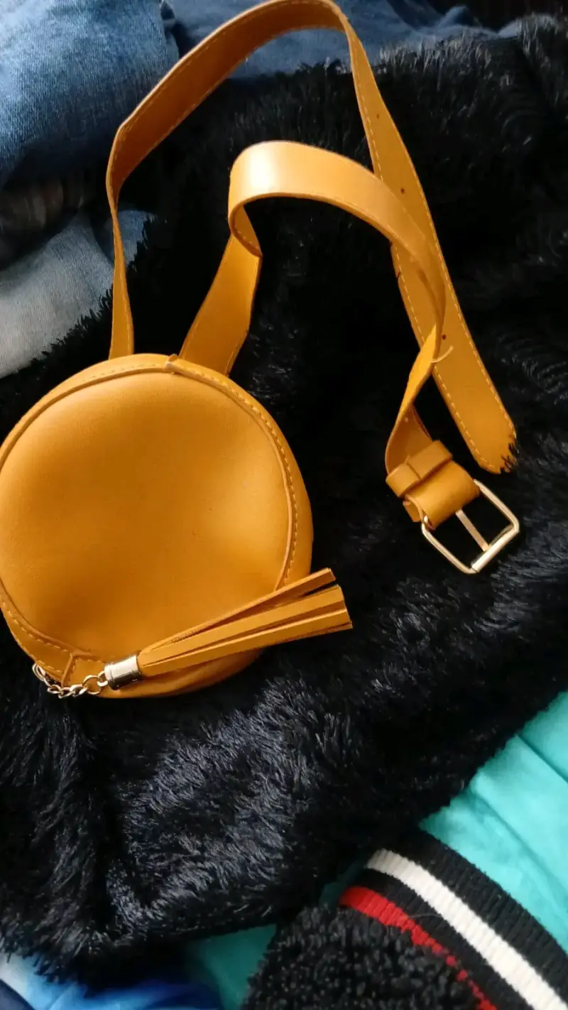 Cartera redonda amarilla