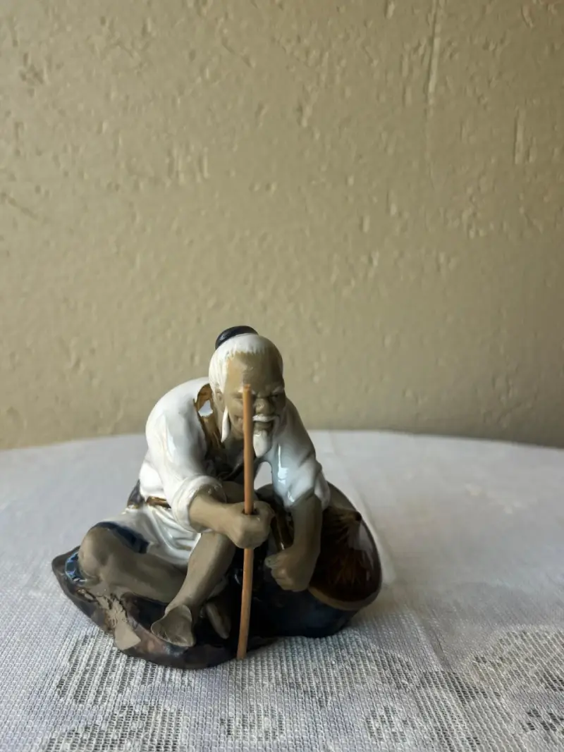 Figura de cerámica de anciano