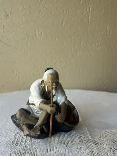 Figura de cerámica de anciano - miniatura 1