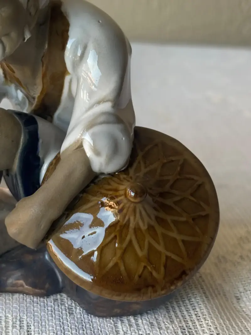 Figura de cerámica de anciano - 4