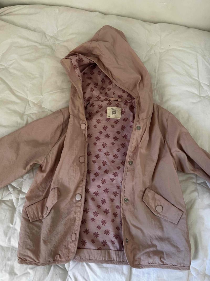 Chaquetón rosado con capucha - 1